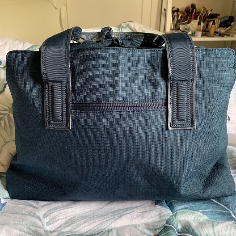 Lululemon Weekender/Duffle Bag - Picture 2 of 12